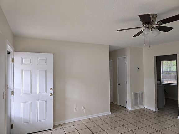 3rd image of 907 Bob White Dr