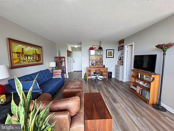 3rd image of 2059 Huntington Ave APT 1408
