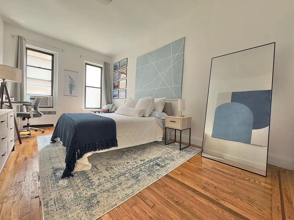 200 E 26th St #2B