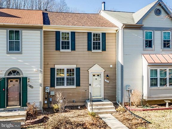 2nd image of 33 Lake Park Ct #965