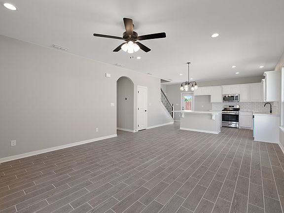 2nd image of 3204 Oriole Dr