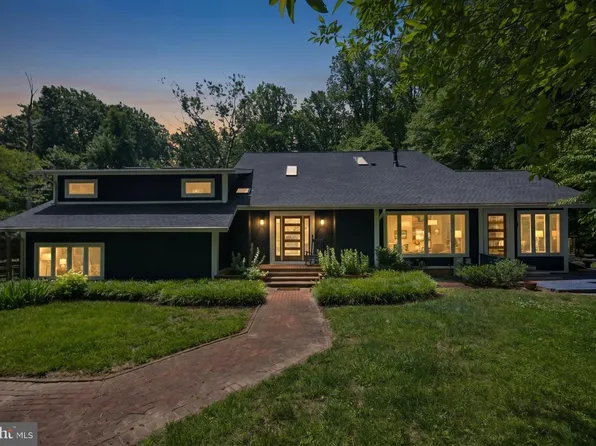 18 Woodward Ct, Reisterstown, MD 21136
