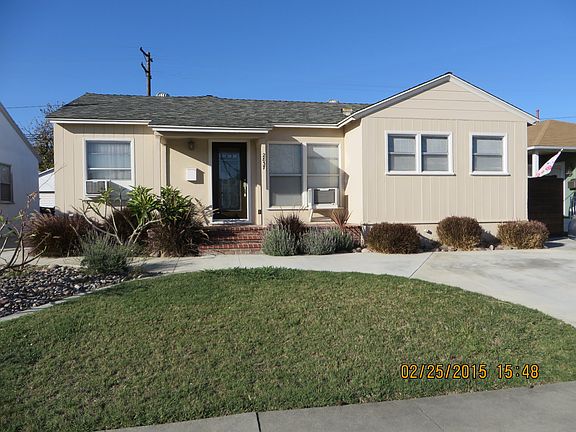 2837 Hardwick St Curved Driveway