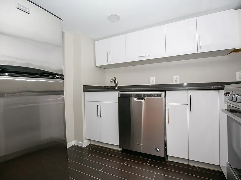 927 Pine St #202 — Photo 3