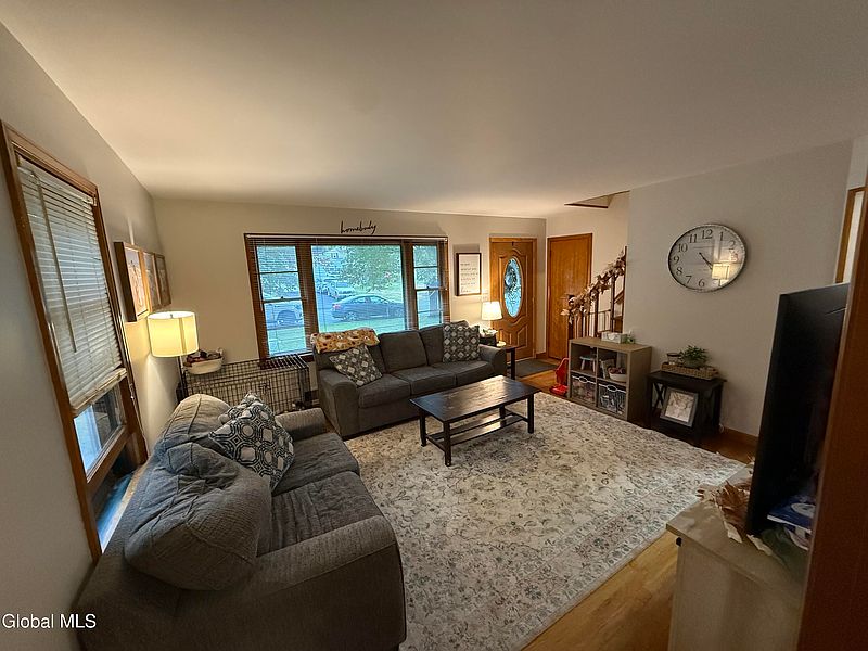 3rd image of 9 Lea Avenue