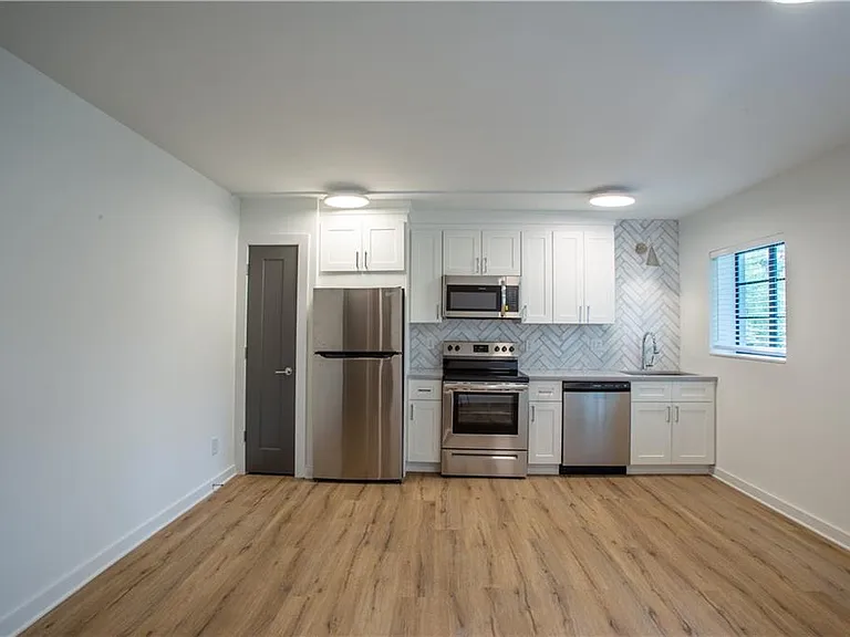 43 25th St NW #5 — Photo 8