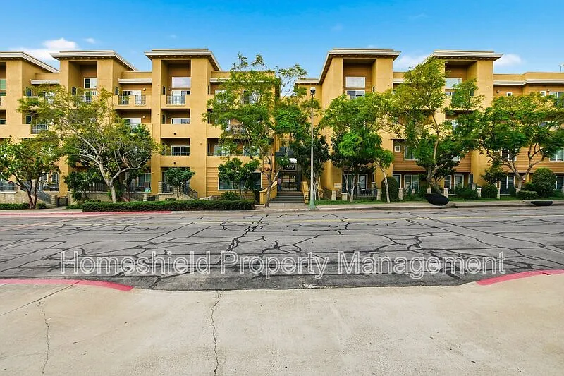 Building Photo - 2330 1st Ave #411