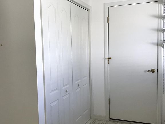4th image of 21 Poinsettia Dr