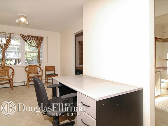 5th image of 12 Harbour Ln APT 6B