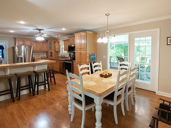 3rd image of 244 Beale Dr
