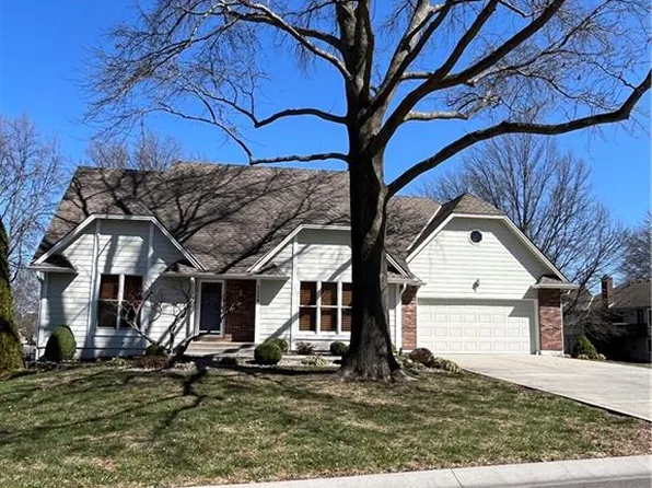 2224 NW Summerfield Dr, Lees Summit, MO 64081