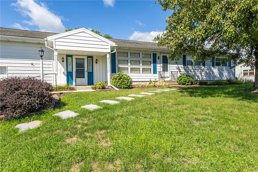 3 bed, 1.0 bath, 1482 sqft, $2,000 — Photo 1