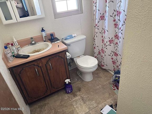 4th image of 532 Hillcrest Drive