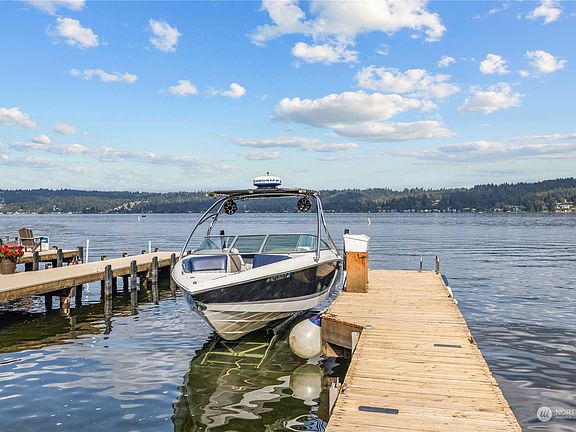 4th image of 1408 W Lake Sammamish Parkway SE