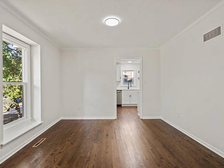 1206 SE 5th Ter — Photo 3