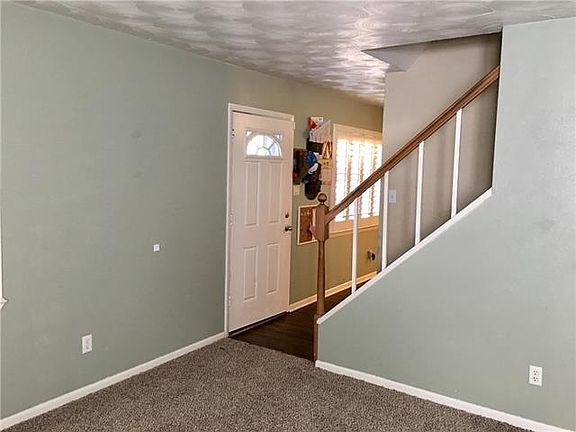 3rd image of 2504 White Oak Ln