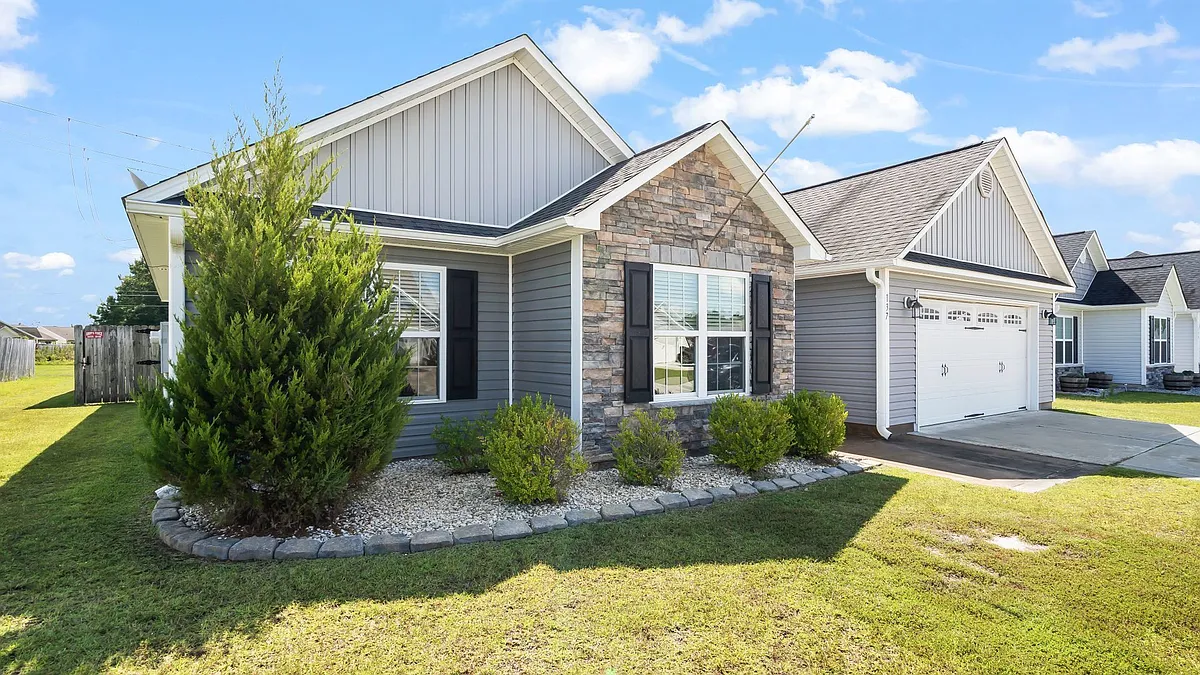 Building Photo - 137 Cavalier Dr