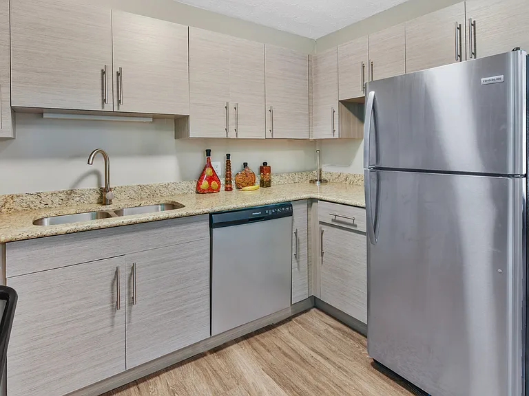 Heritage Hill Estates Apartments — Photo 4