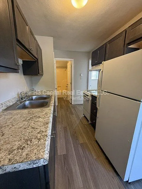 1 bed, 1.0 bath, $795 — Photo 3