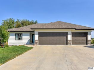 17306 Redman Cir, Omaha, NE 68116