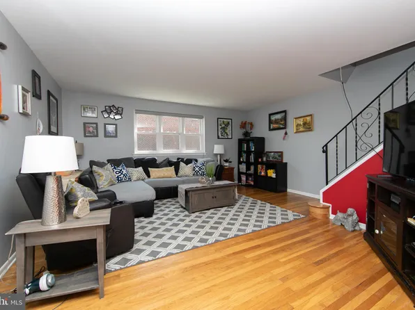 10927 Lockart Rd, Philadelphia, PA 19116