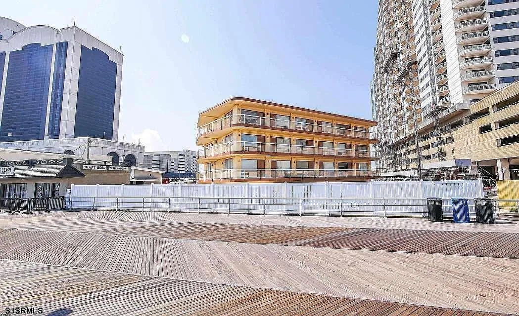 108 S Montpelier Ave APT 323 photo 1