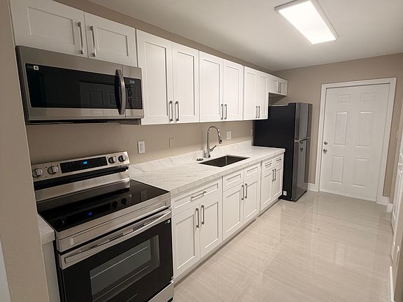 5th image of 10447 SW 178th St