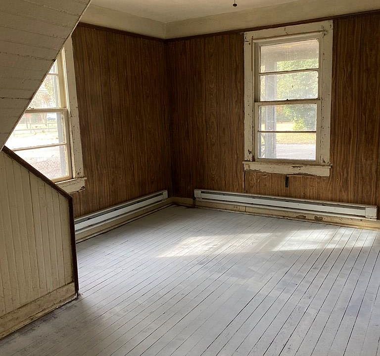 2nd image of 930 Vance St