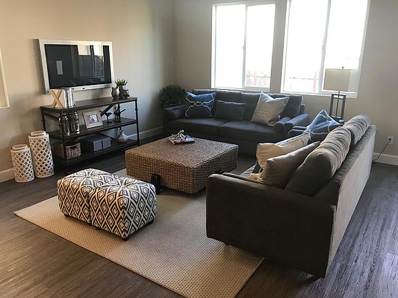 4th image of 531 Sitka Dr