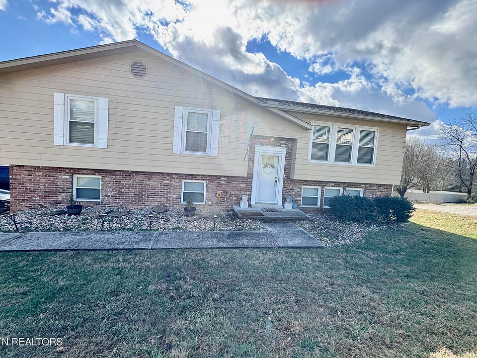 1st image of 131 Red Bud Dr