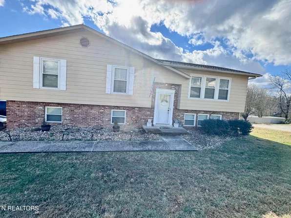 131 Red Bud Dr, Harriman, TN 37748