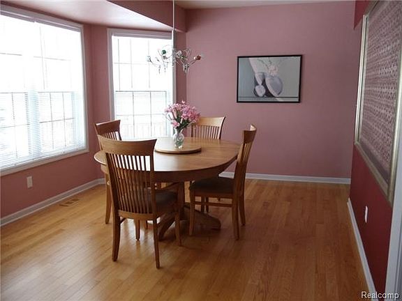 4th image of 9195 Twin Lakes Ct