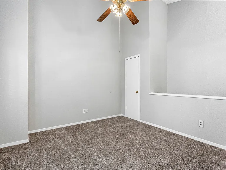 1901 N Fitzhugh Ave — Photo 35