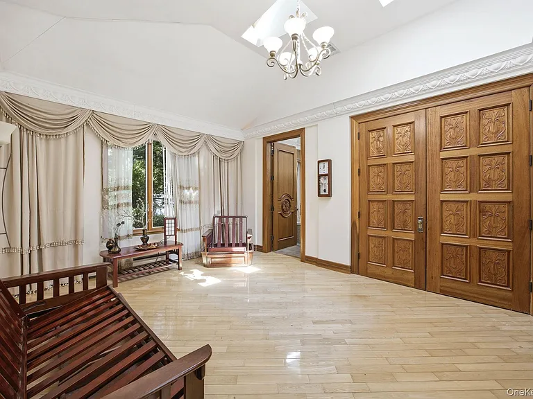 1 Bridle Path Dr — Photo 20