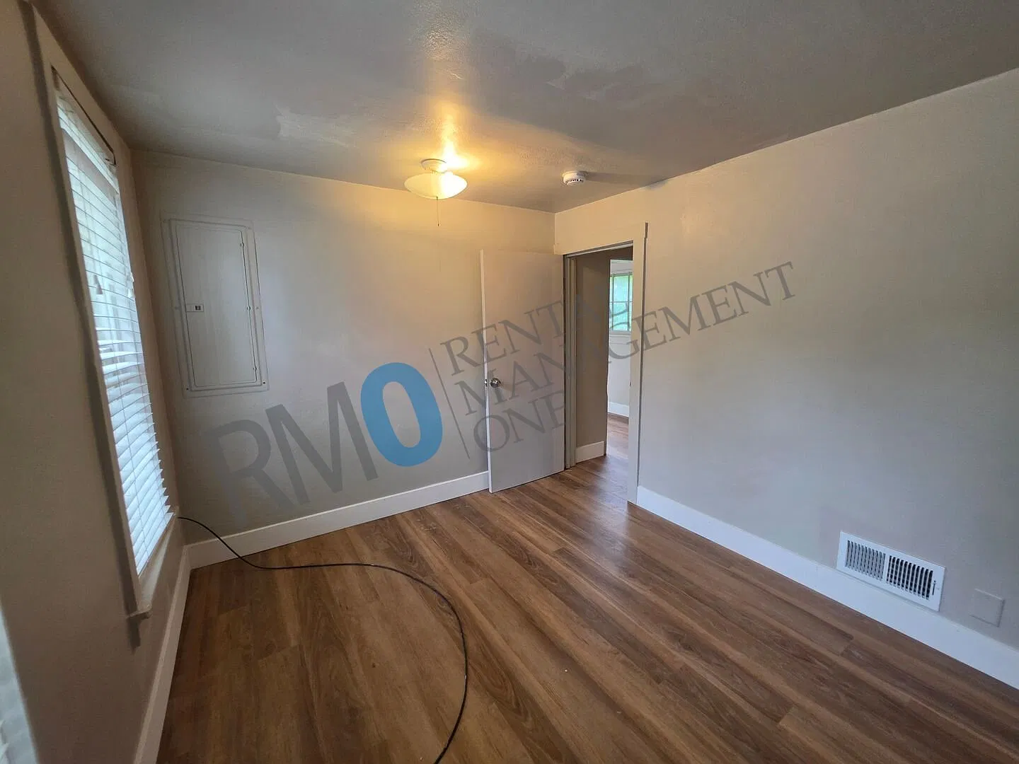 Charming 2 bedroom unit - Conveniently located. — Photo 2