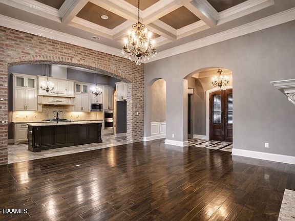 5th image of 110 Dunvegan Ct