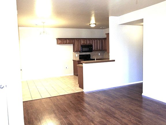 3rd image of 4713-4715 SE 77th St #3B-2BA-1200SQFT