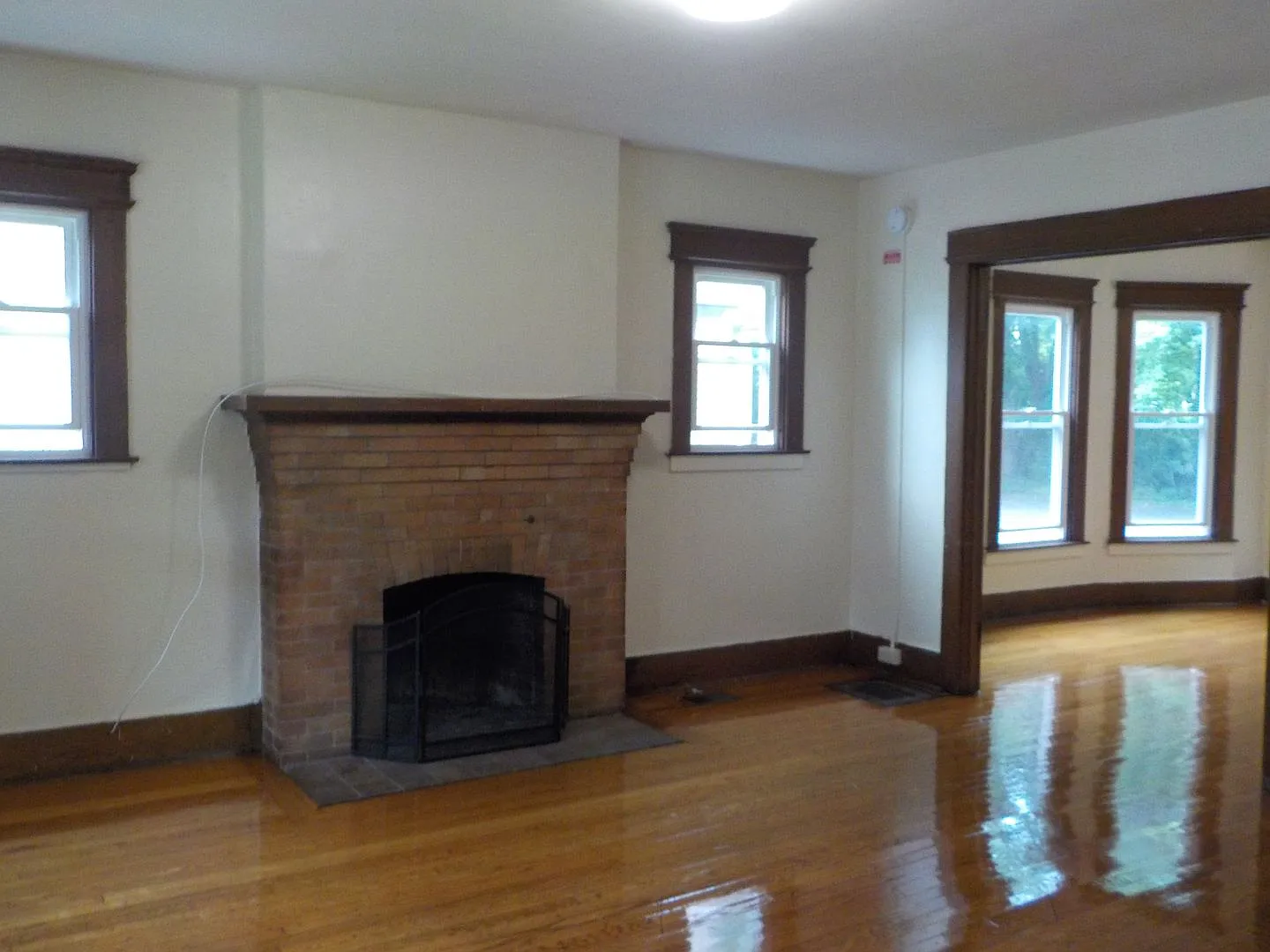 969 Lancaster Ave - July 1, 2027 - Beautiful 3 Bedroom — Photo 3