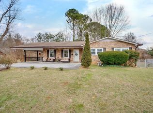 515 Ravenwood Dr, Johnson City, TN 37604