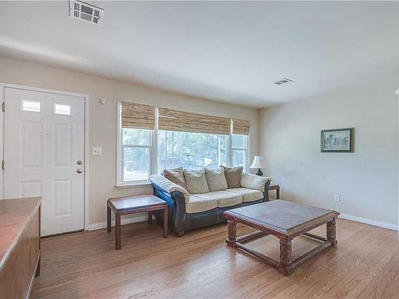 4th image of 1425 Casady Ln