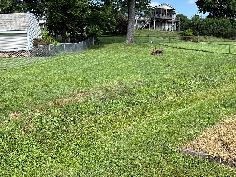 318 Belvue Dr — Photo 18