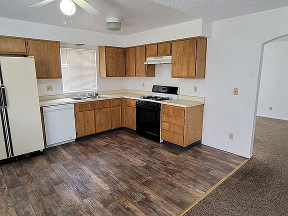 3rd image of 1697 Round Mountain Cir