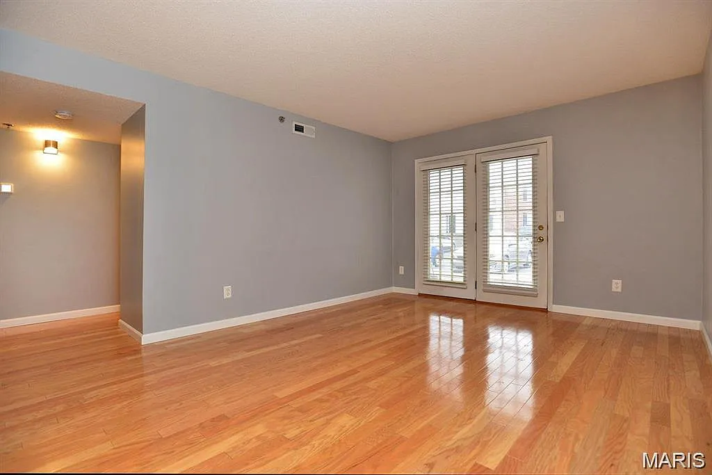 2 bed, 2.0 bath, 868 sqft, $1,350 — Photo 3