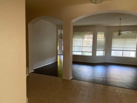 5th image of 907 Clarence Bohls Ln