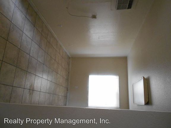 4th image of 729 N Fisher St APT A
