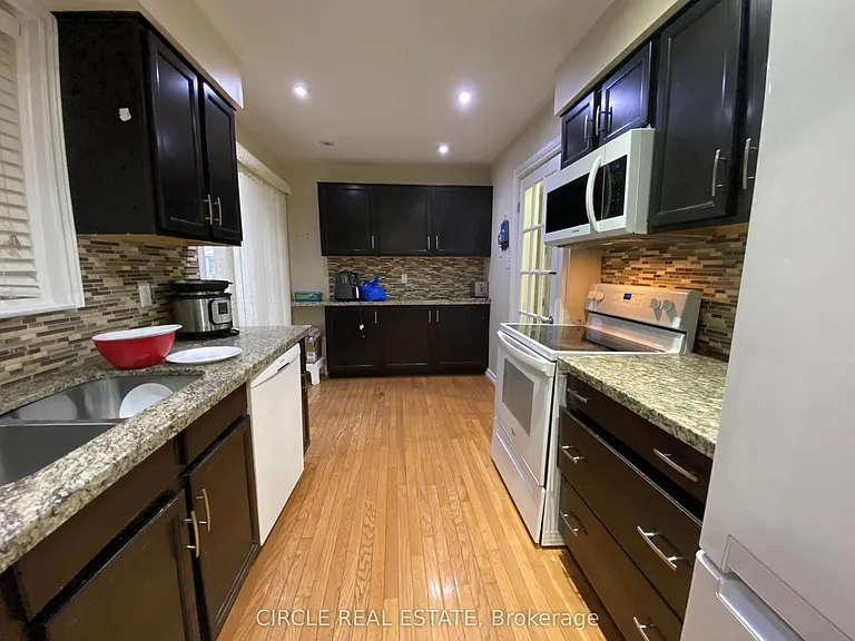 35 Fanshawe Dr — Photo 7