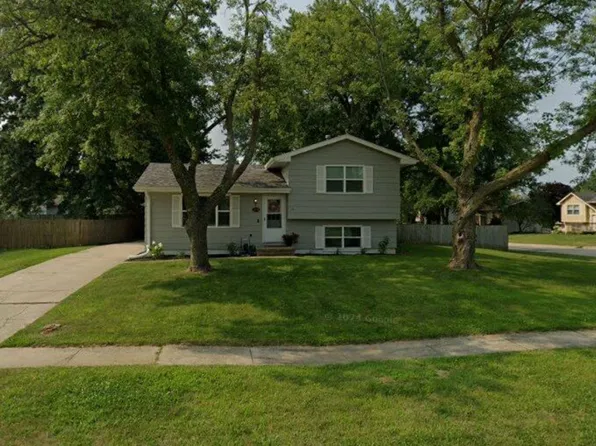 2020 Parkhill Dr, Norwalk, IA 50211