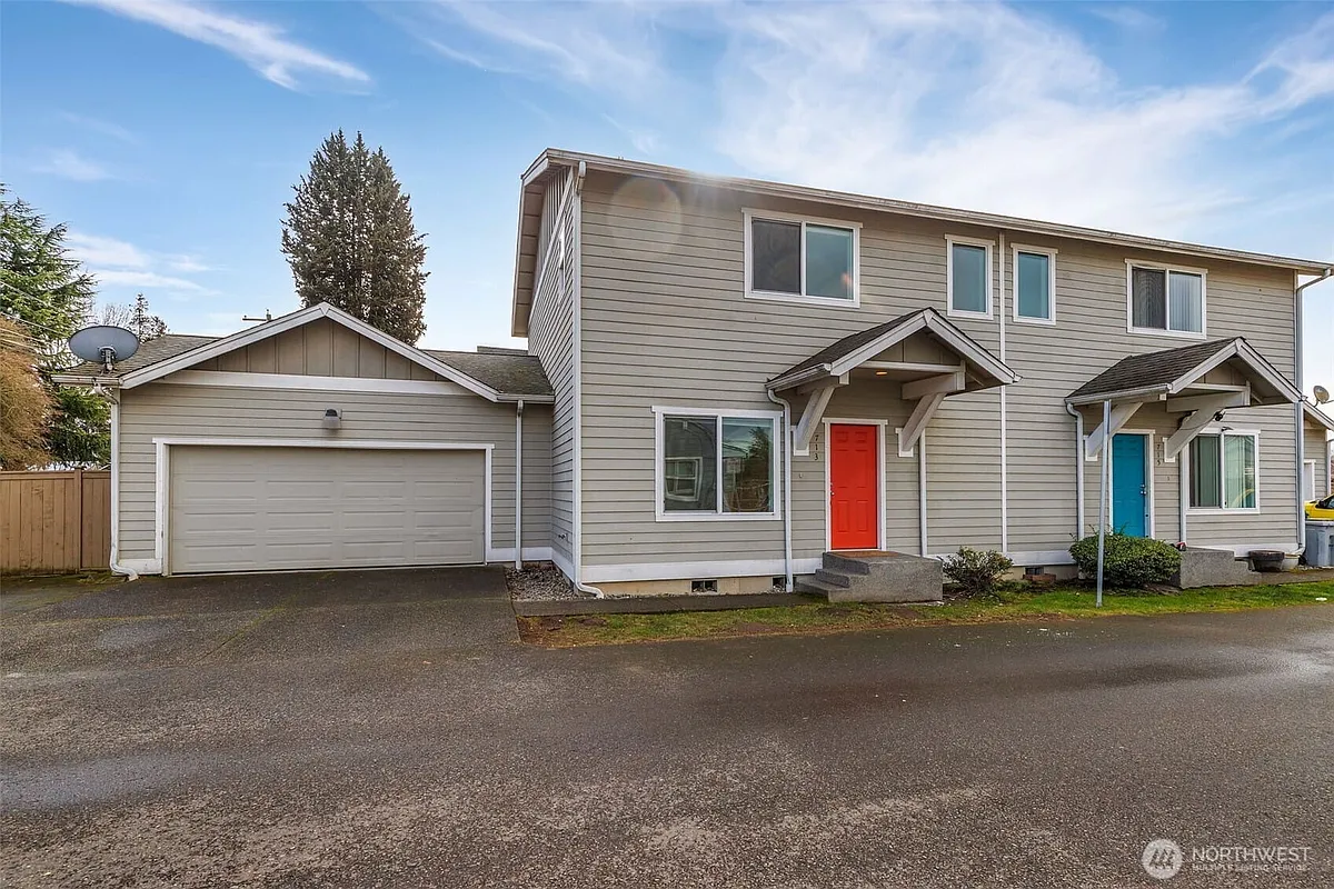 Building Photo - 713 3rd Ave S