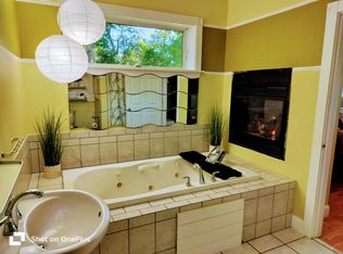 72 Corey Ln, Niantic, CT 06357