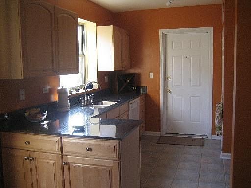5th image of 4901 N Wolcott Ave APT 2B